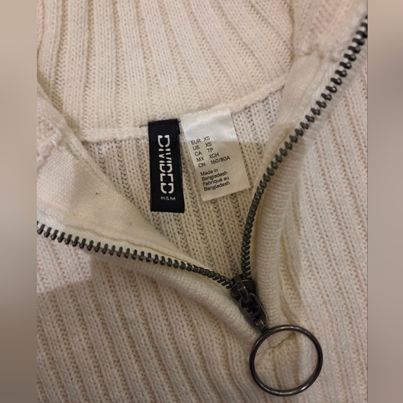 Divided H&M Sweater - Picture 2 of 9